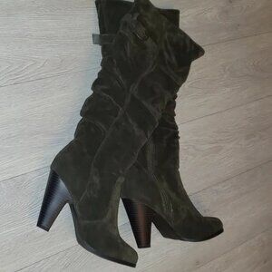 OLIVE FAUX SUEDE‎ BOOTS 10M